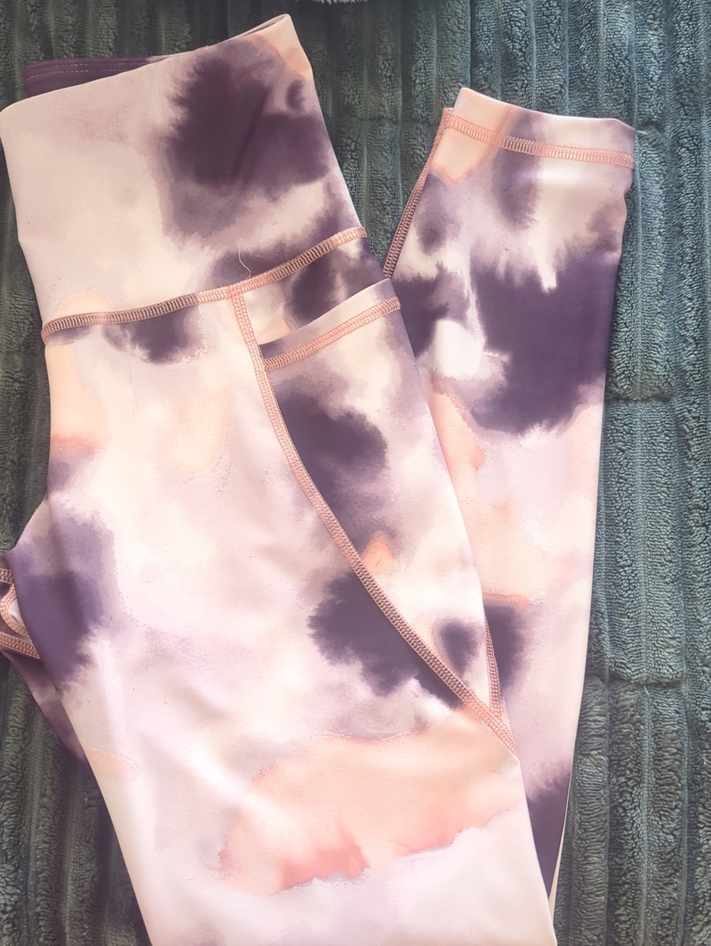Old Navy Active Elevate Tie-Dye High Rise Leggings in Lavender and Peach Hues